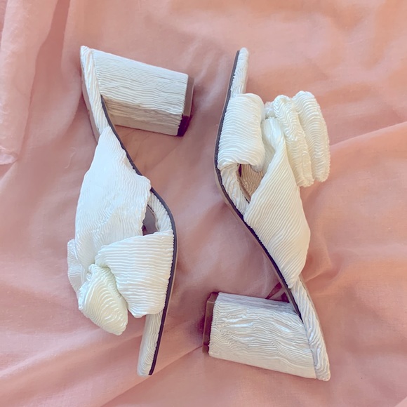 Lulu’s Dorothea Ivory Knotted High Heel Sandals. - Picture 2 of 4